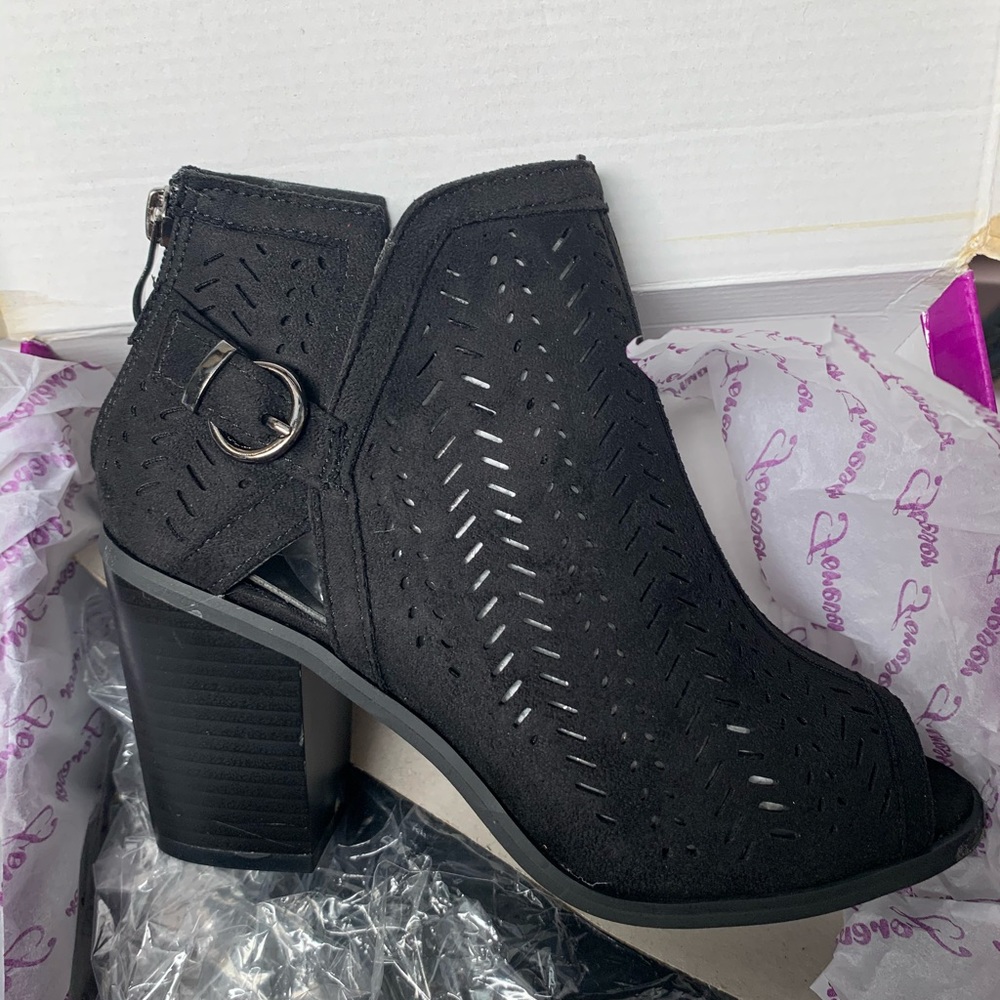 🎉Restocked 🎉  3 Colors laser open toe booties - Picture 9 of 11